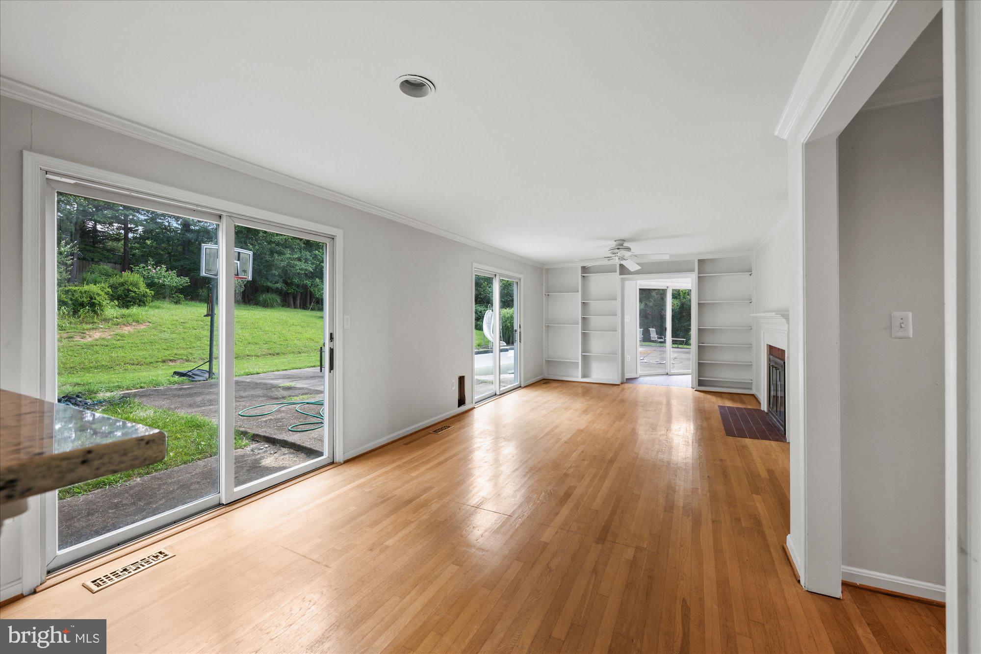 PEACOCK STATION - Land