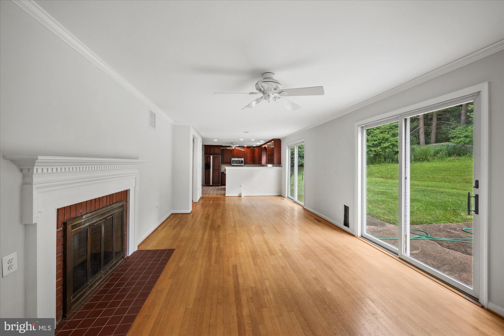 PEACOCK STATION - Land