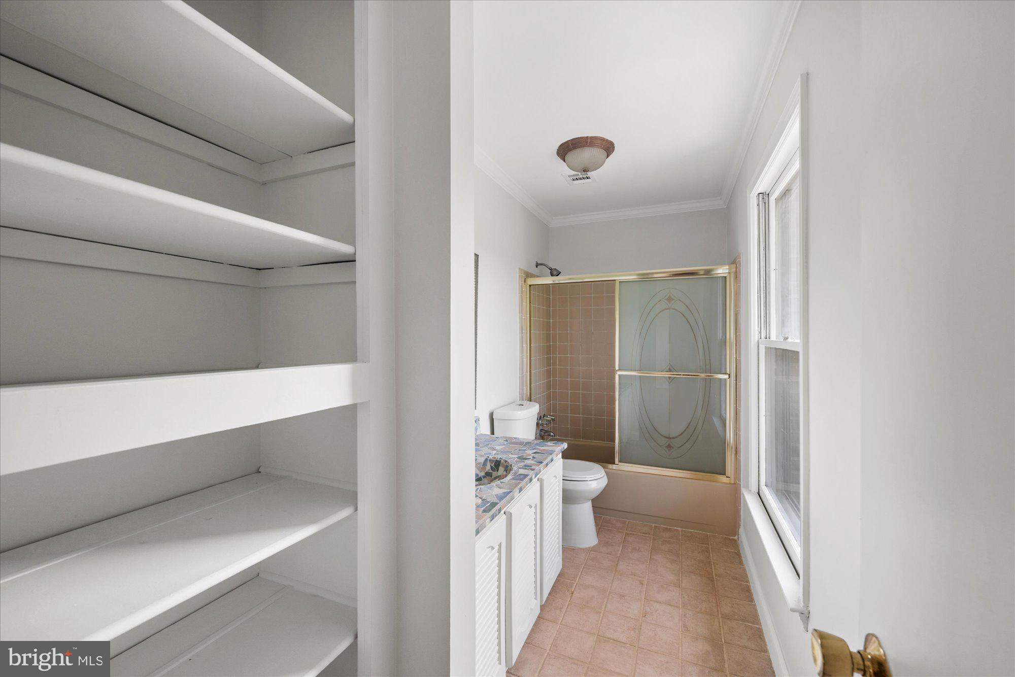 PEACOCK STATION - Land