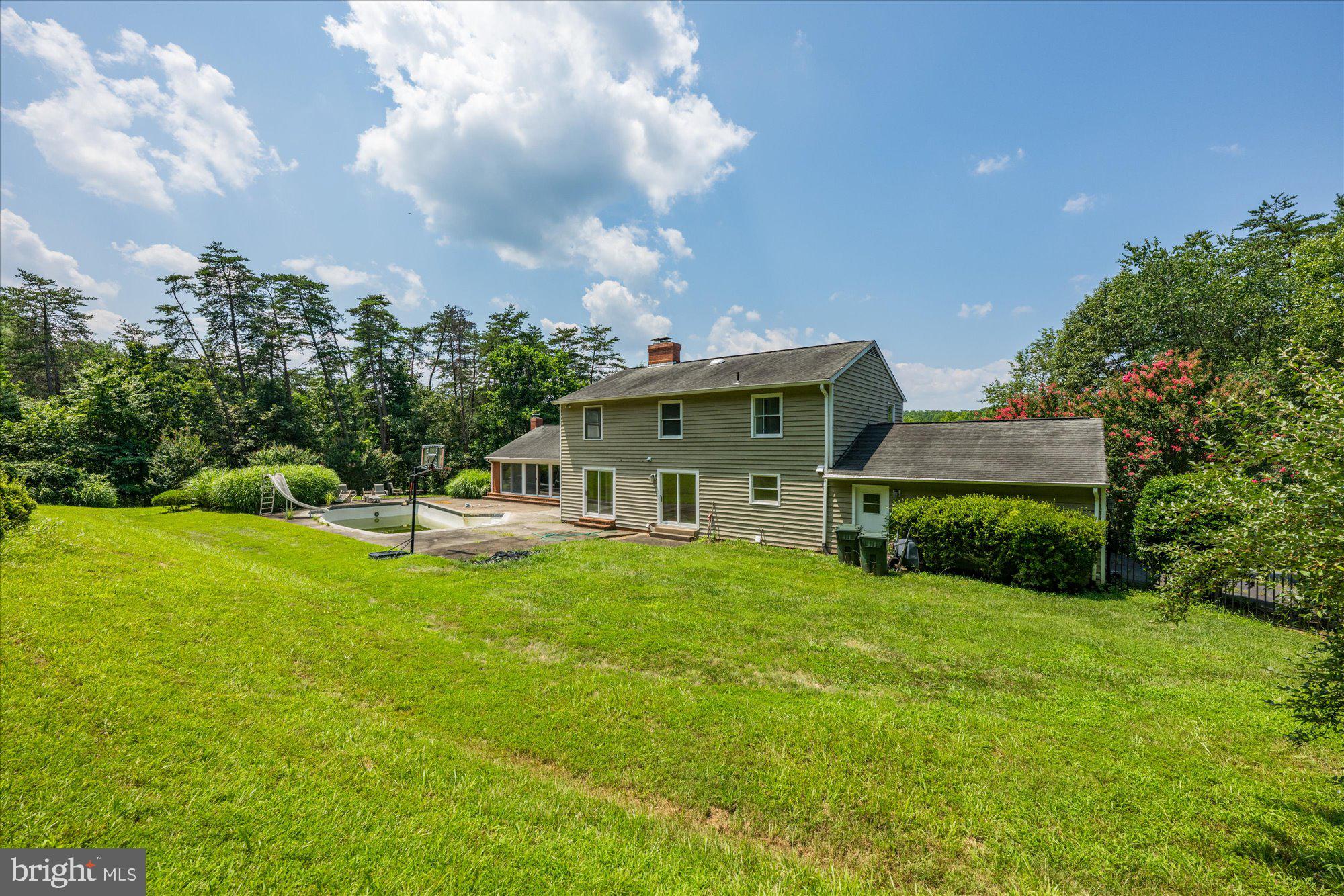 PEACOCK STATION - Land