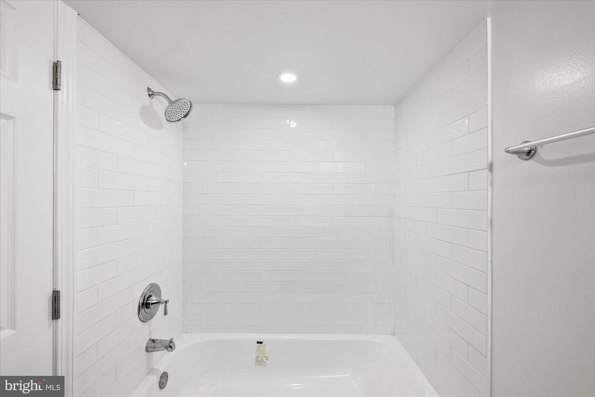 PEACOCK STATION - Land