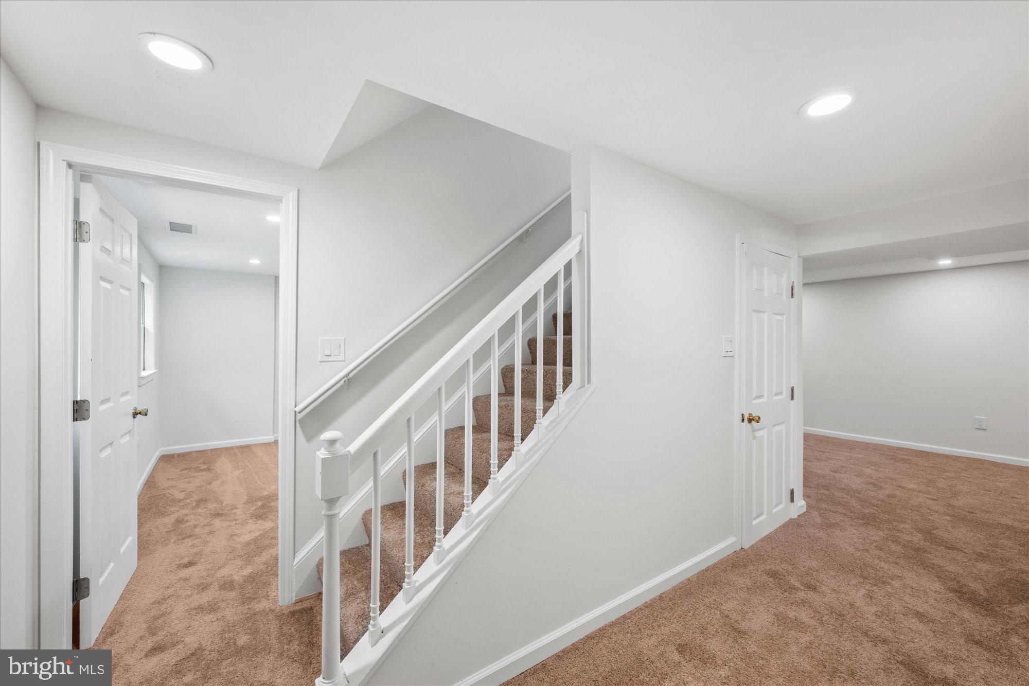 PEACOCK STATION - Land