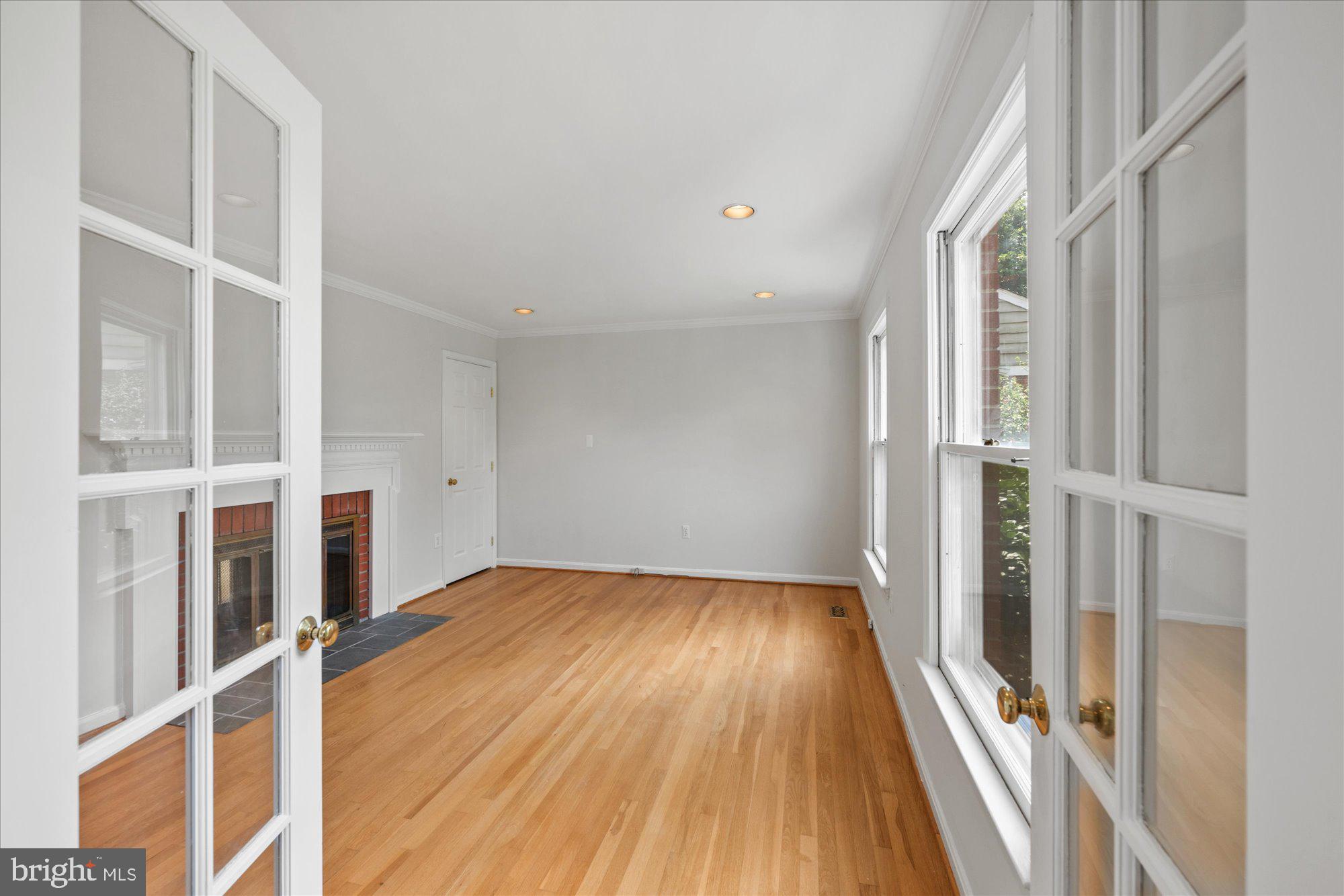 PEACOCK STATION - Land