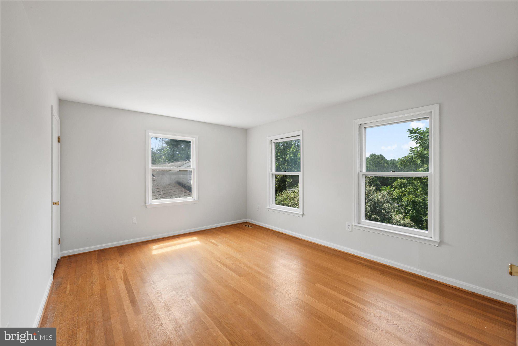 PEACOCK STATION - Land