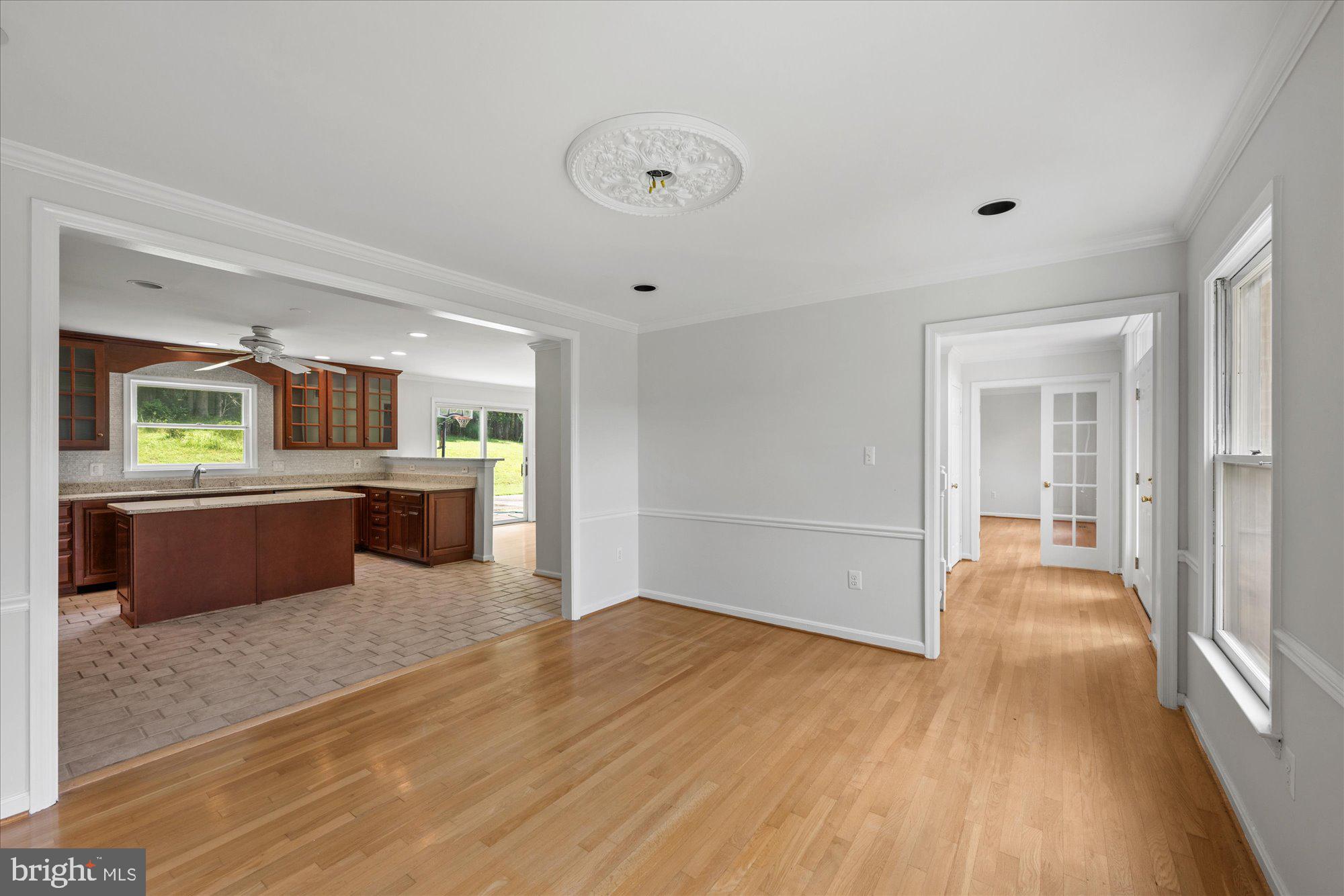 PEACOCK STATION - Land