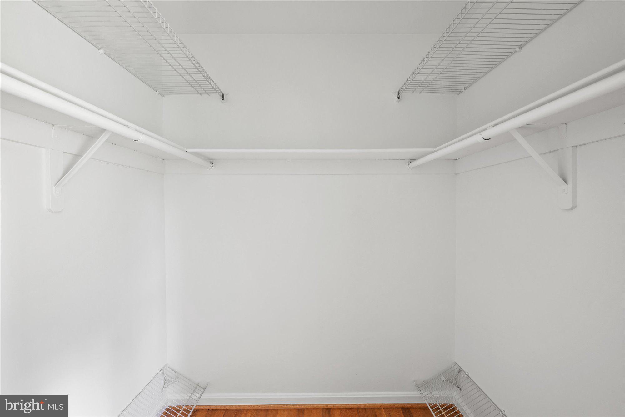 PEACOCK STATION - Land