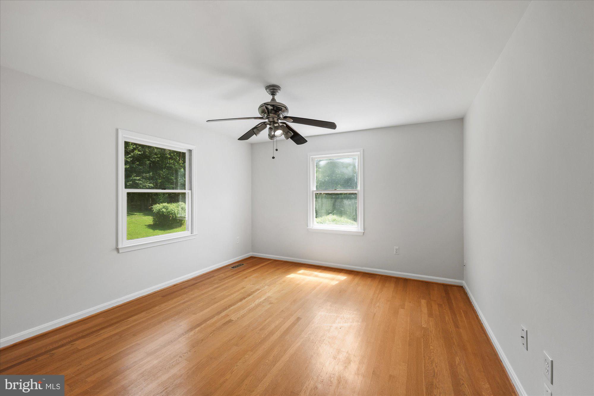 PEACOCK STATION - Land