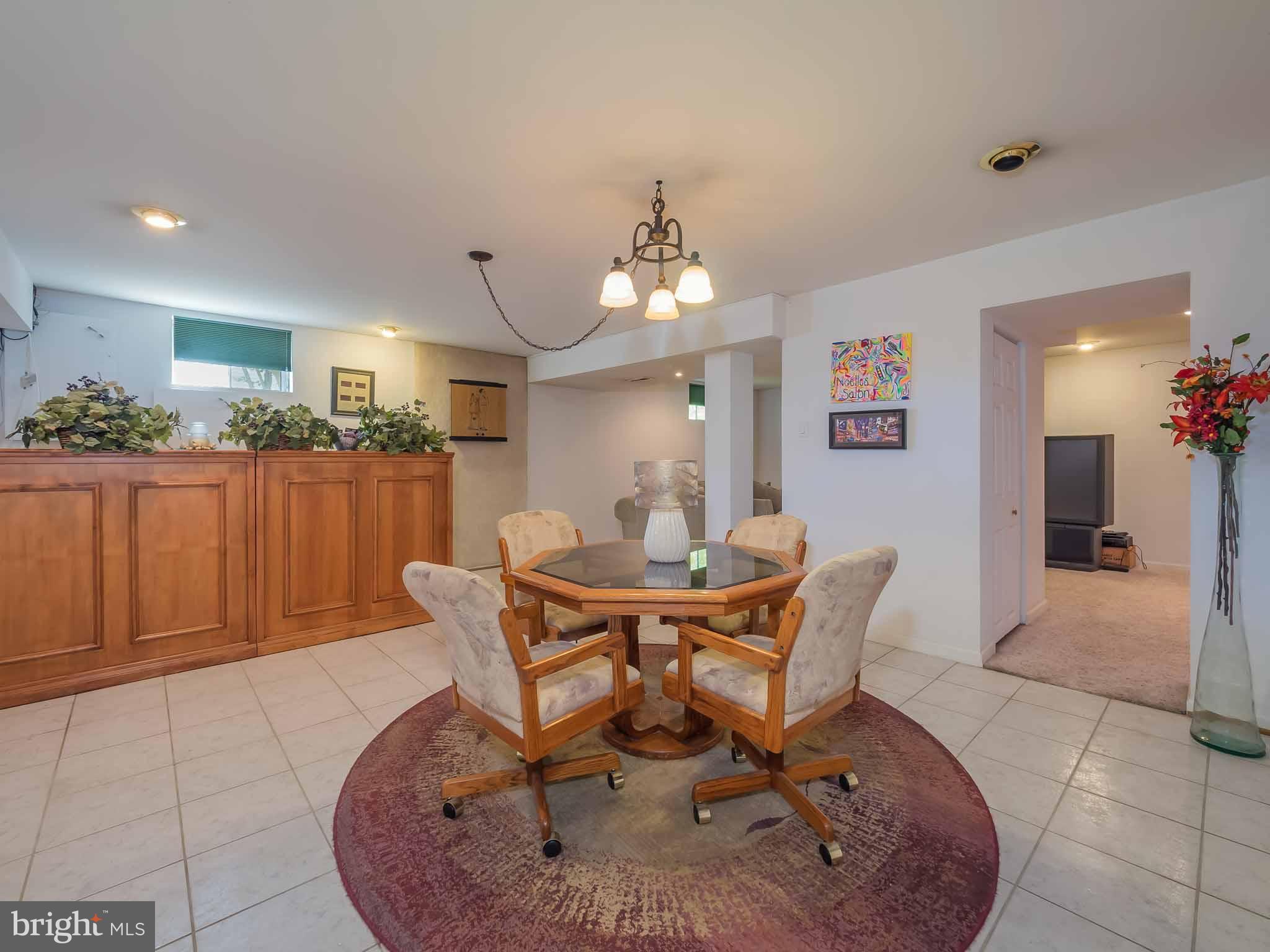 COURTS OF FOUR SEASONS - Residential