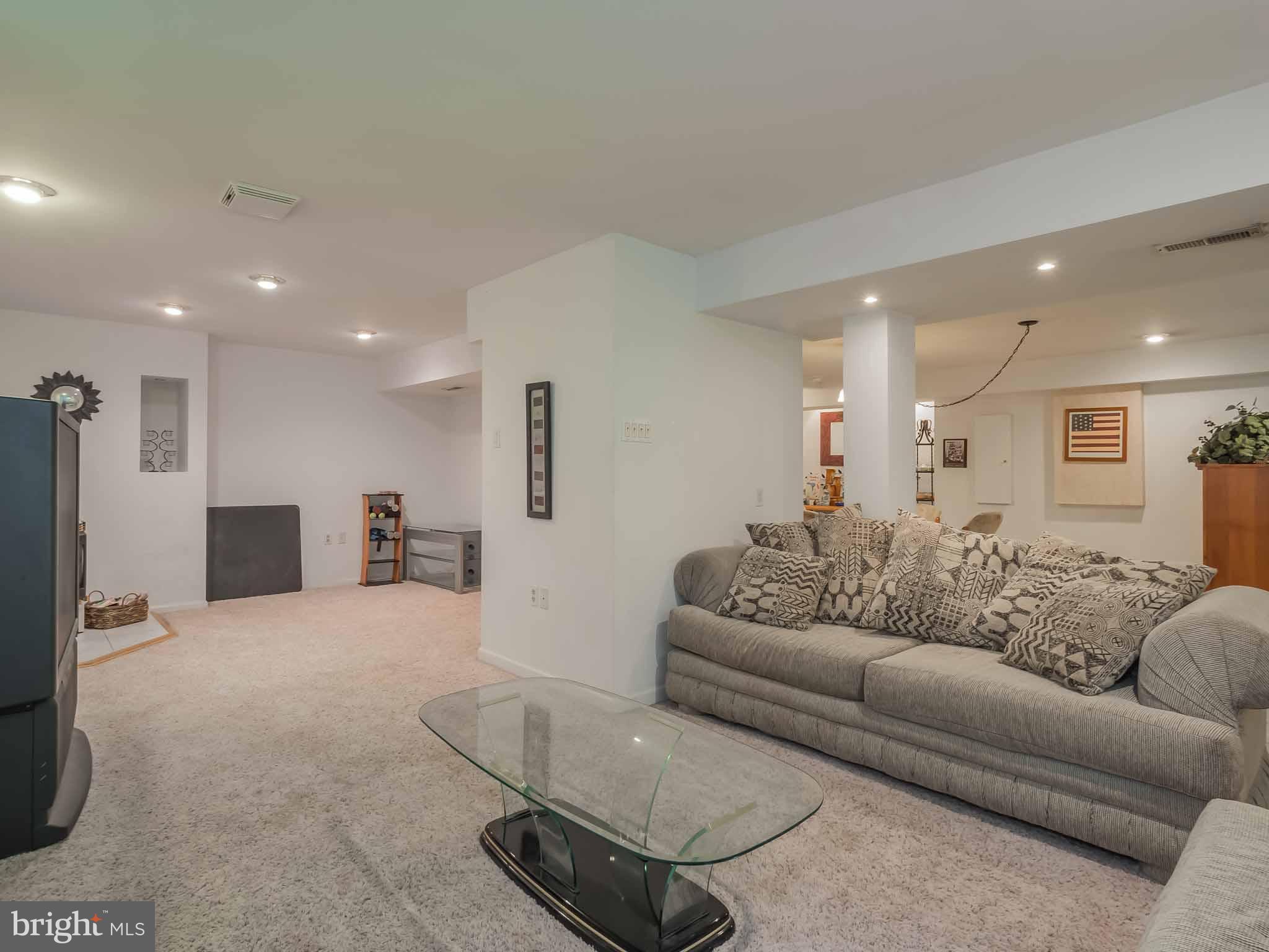 COURTS OF FOUR SEASONS - Residential