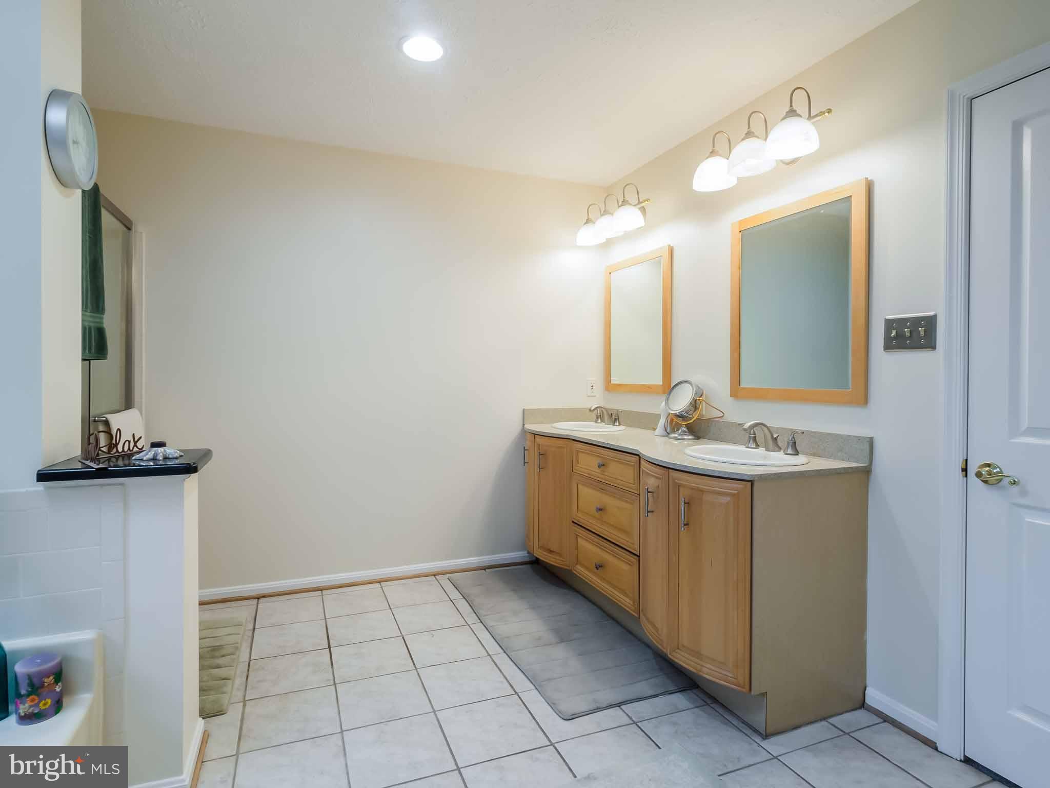 COURTS OF FOUR SEASONS - Residential