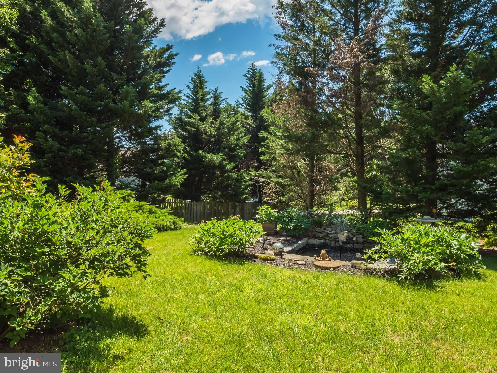 COURTS OF FOUR SEASONS - Residential