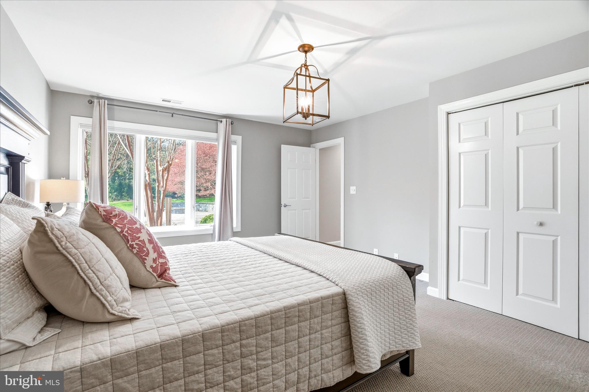 WHITE FLINT SPRINGS - Residential