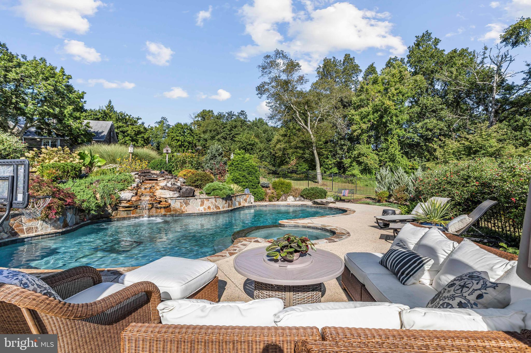 ROCHFORD ESTATES - Residential