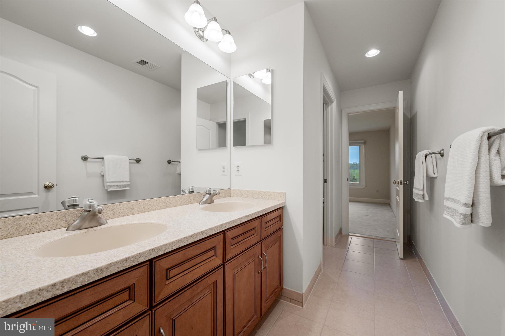 RED CEDAR WEST - Residential