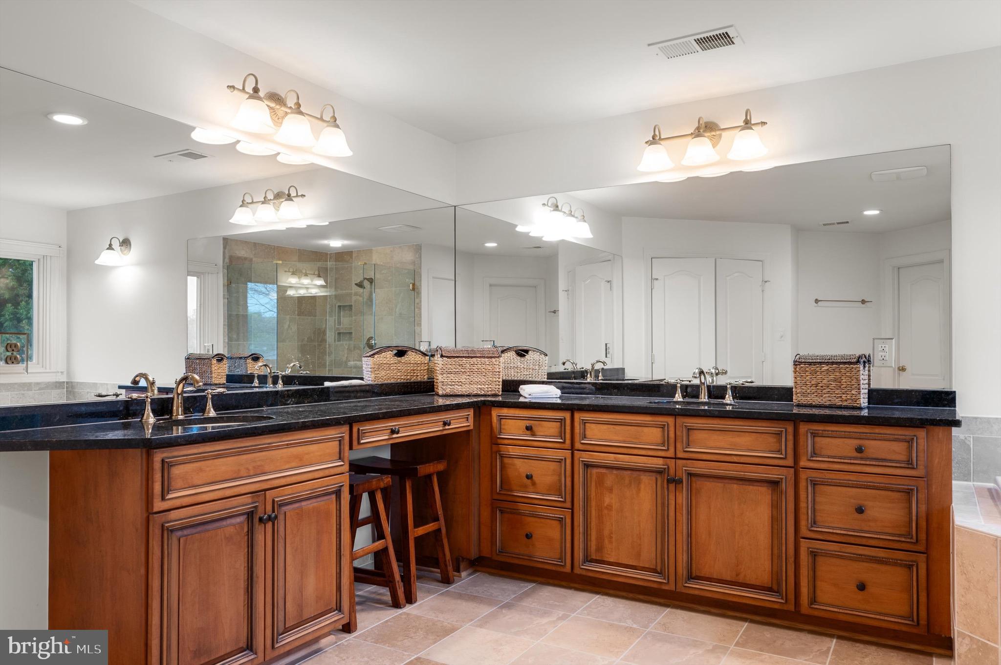 RED CEDAR WEST - Residential