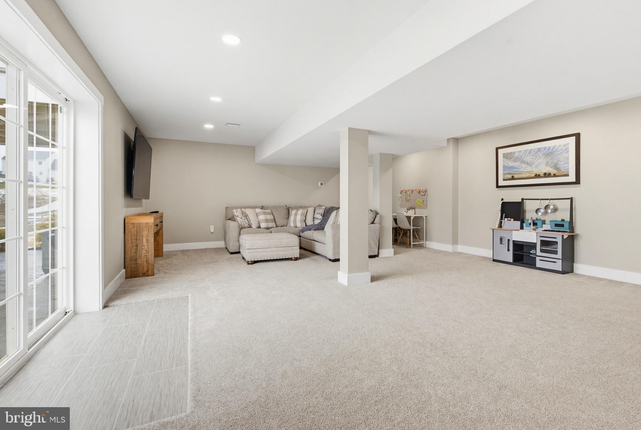 CREEKSIDE - Residential