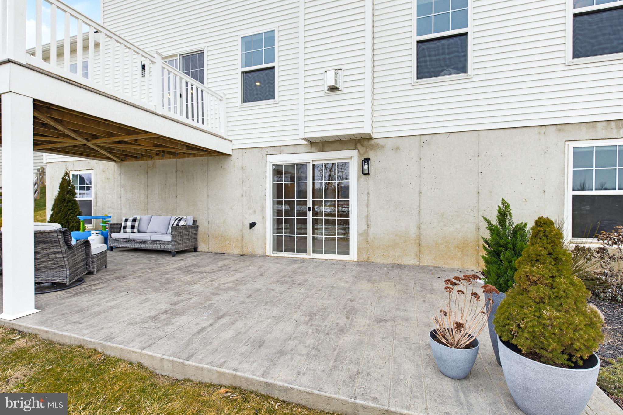 CREEKSIDE - Residential