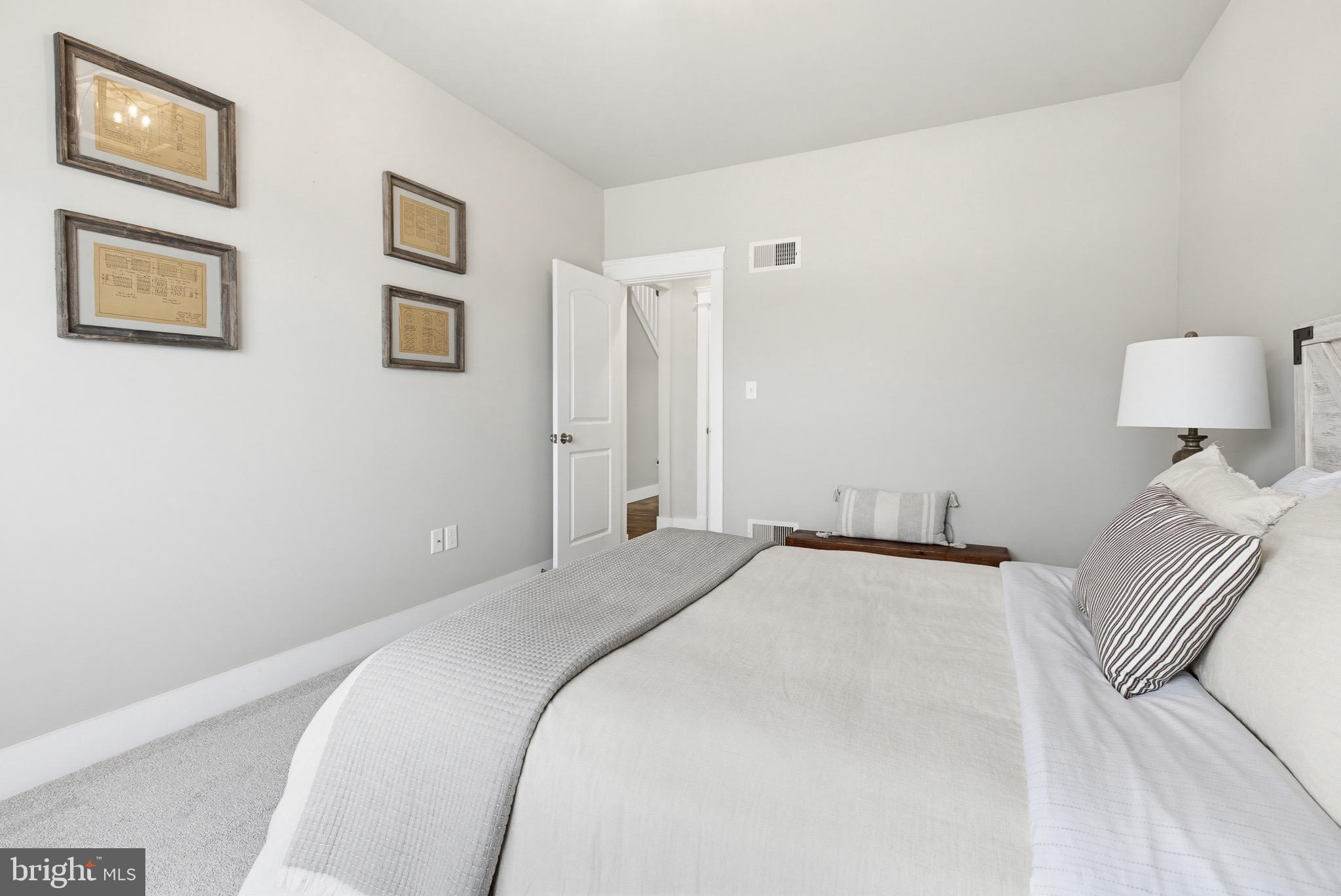 CREEKSIDE - Residential