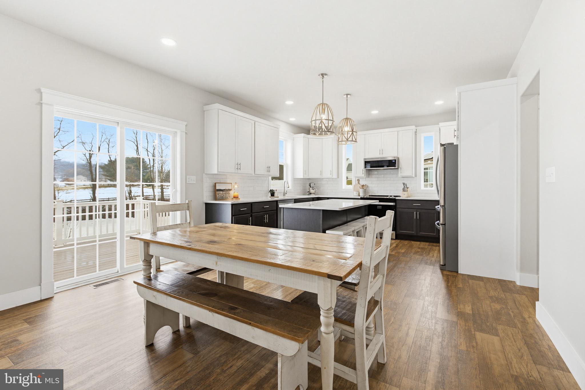 CREEKSIDE - Residential