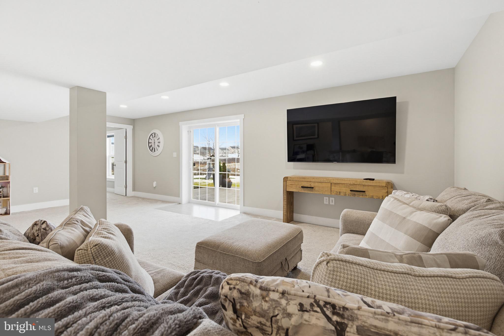 CREEKSIDE - Residential