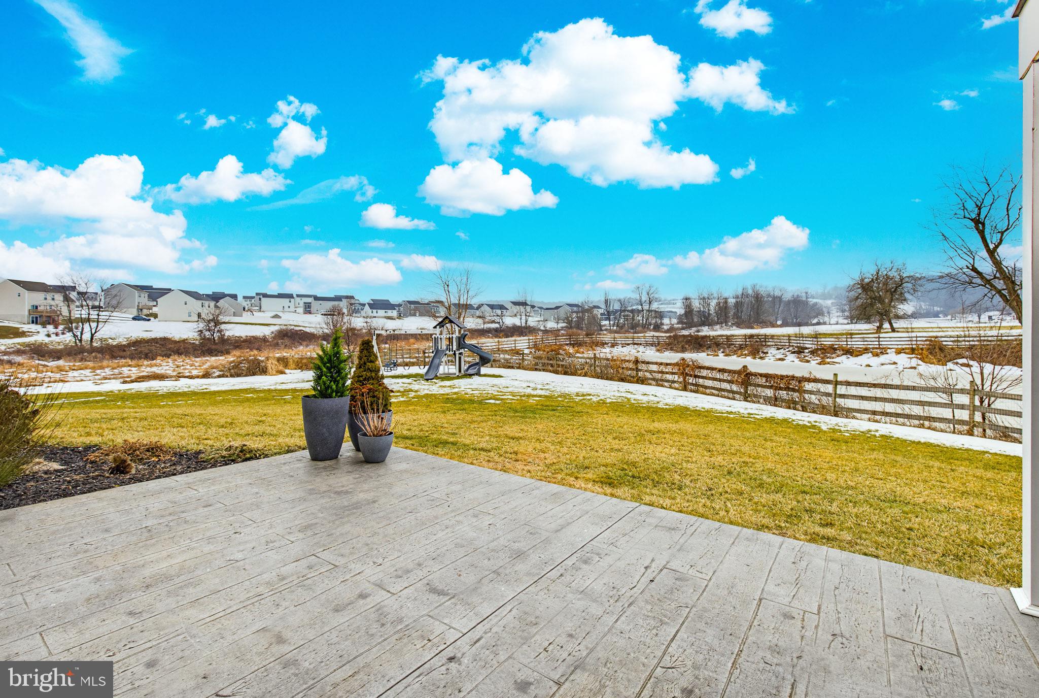 CREEKSIDE - Residential