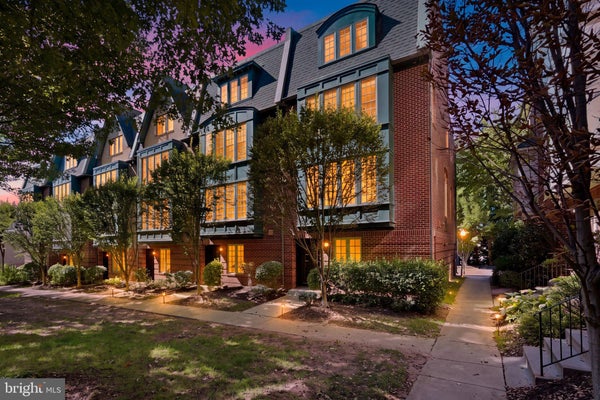 9678 CEDAR FARM CIR, FAIRFAX, VA 22031 - Image e05d2caedf25c3bb06a4cbe3db63b4a1/3408027077