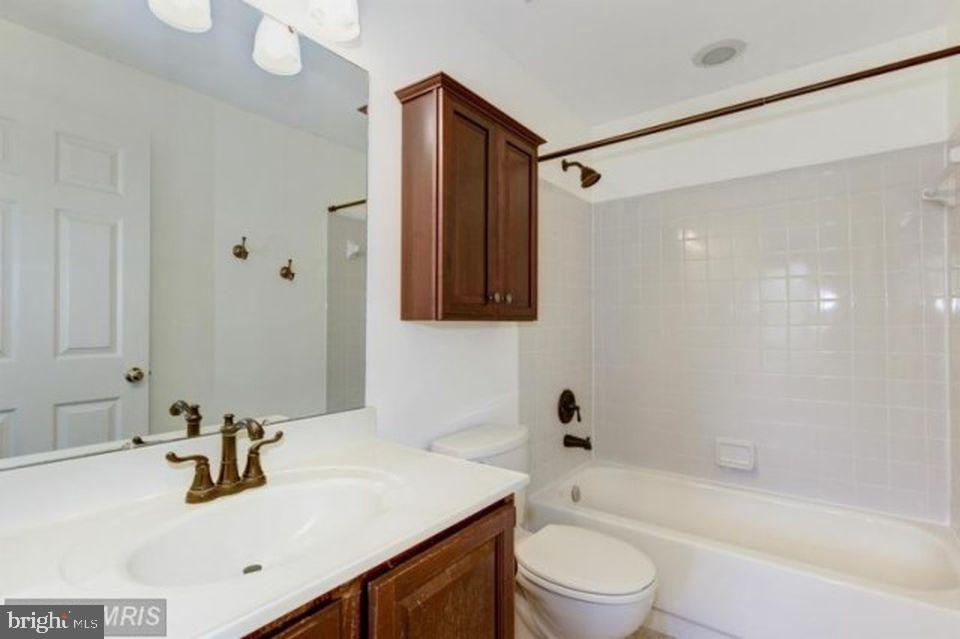 CENTRE RIDGE - Residential Lease