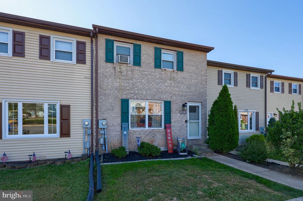 Photo of 28 White Dogwood Drive, ETTERS, PA 17319 (MLS # PAYK2088784)