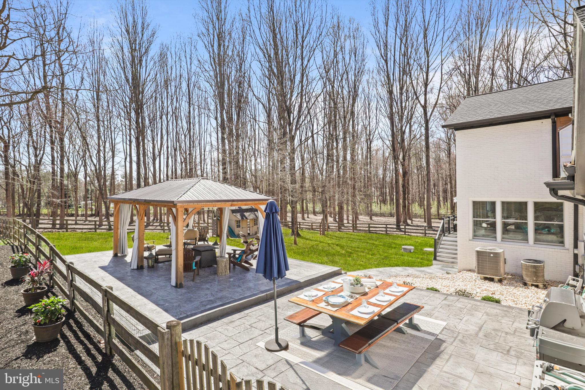 LAUREL GLEN - Residential