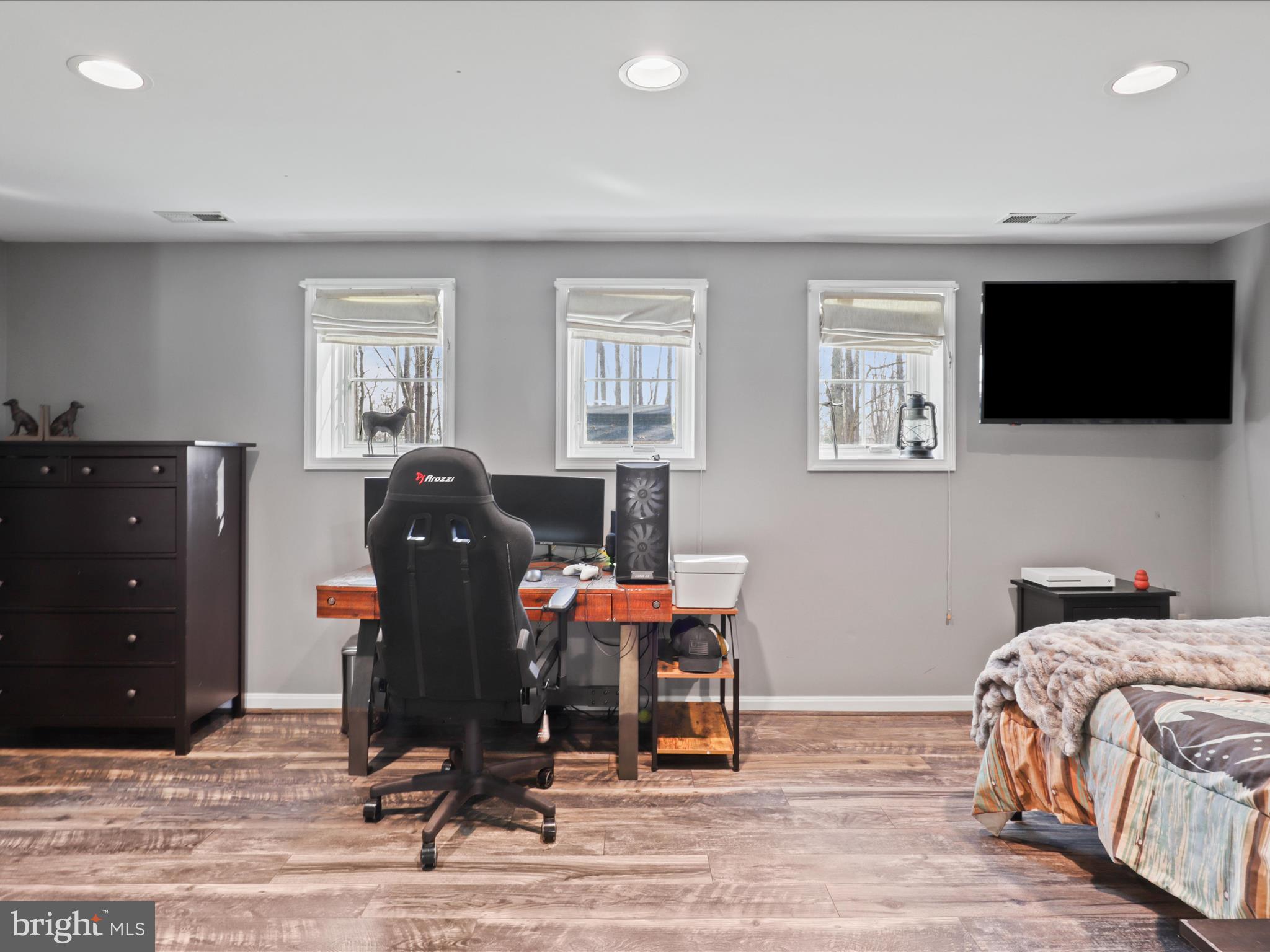 LAUREL GLEN - Residential