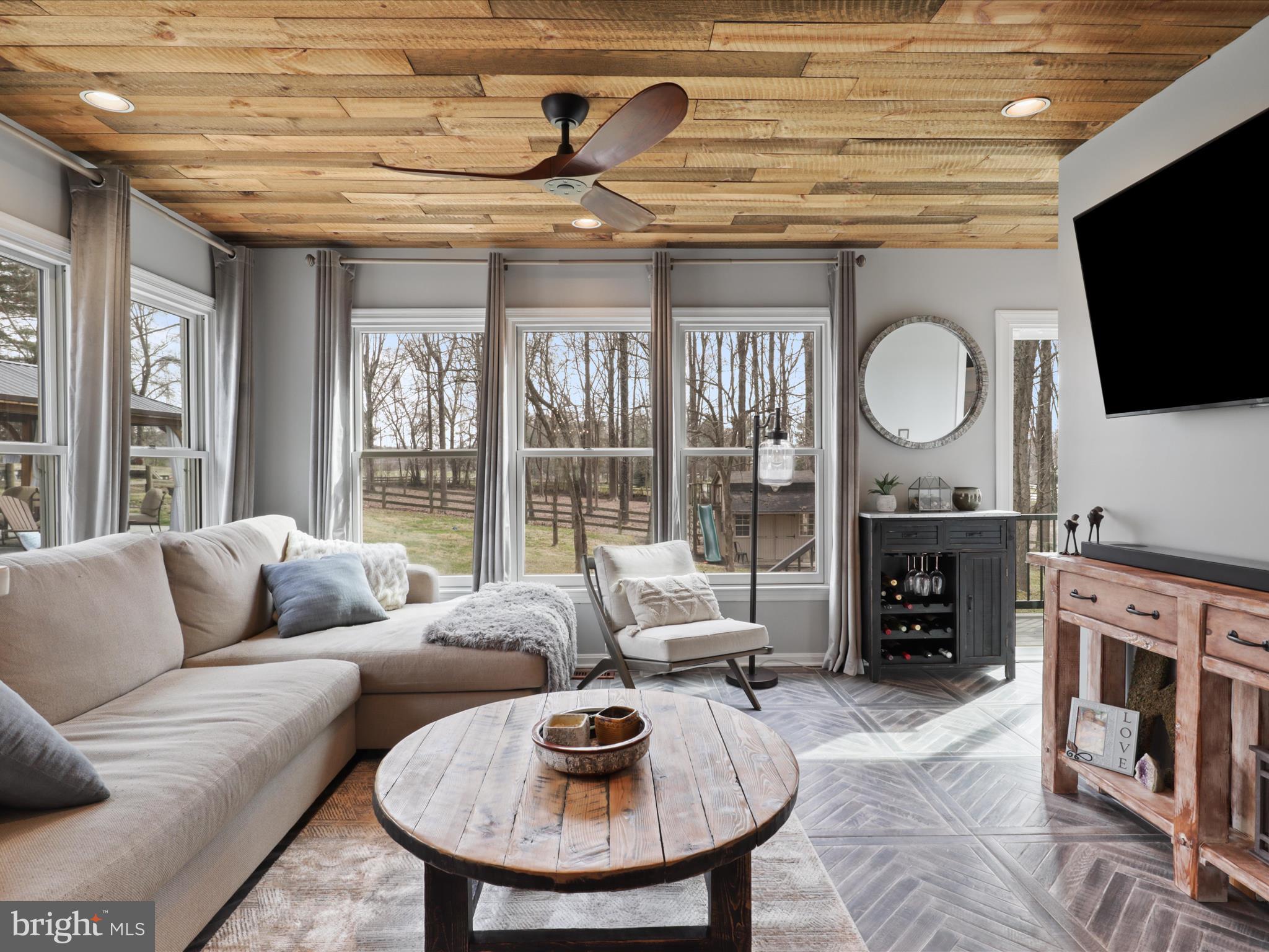 LAUREL GLEN - Residential