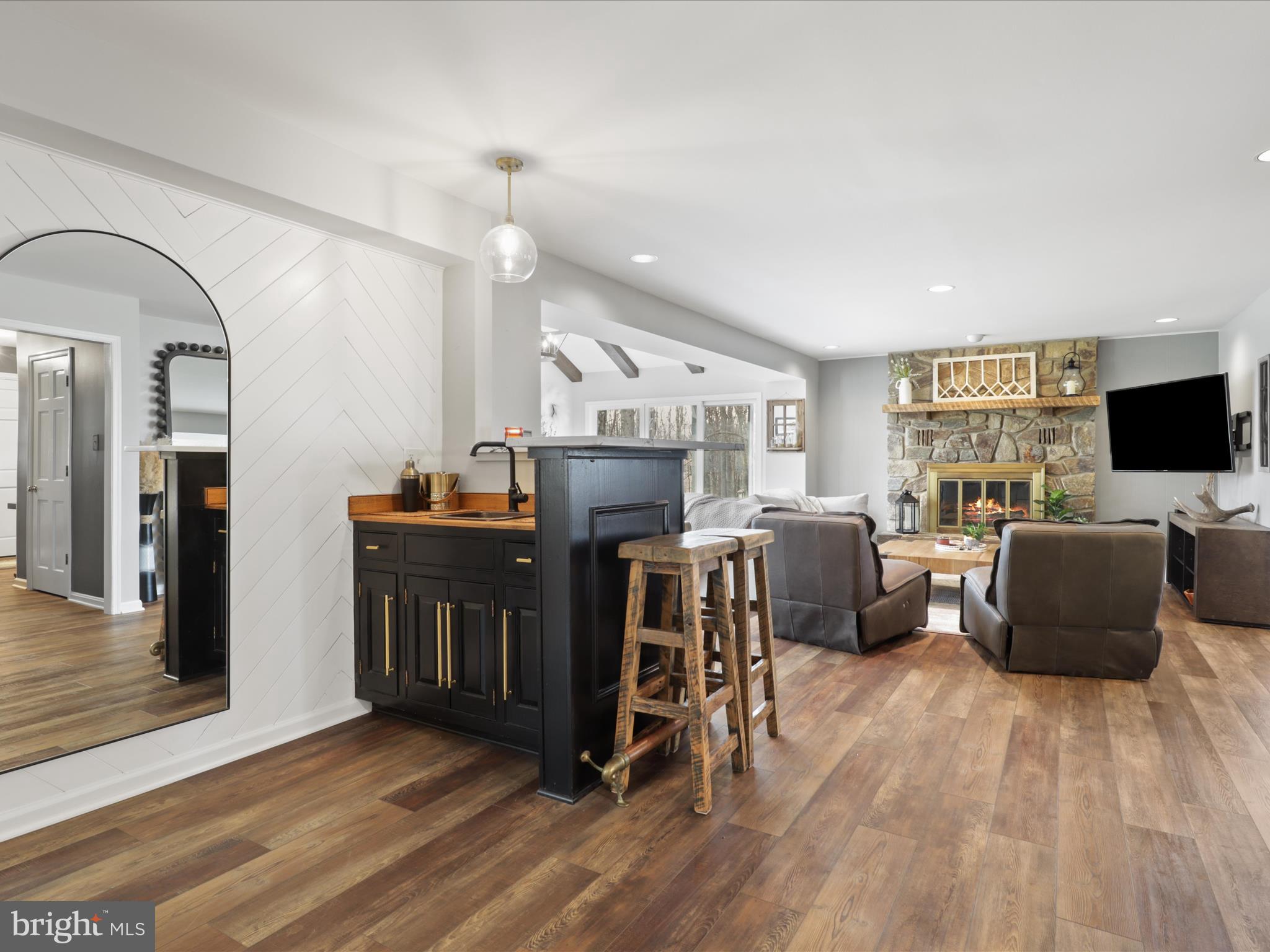 LAUREL GLEN - Residential