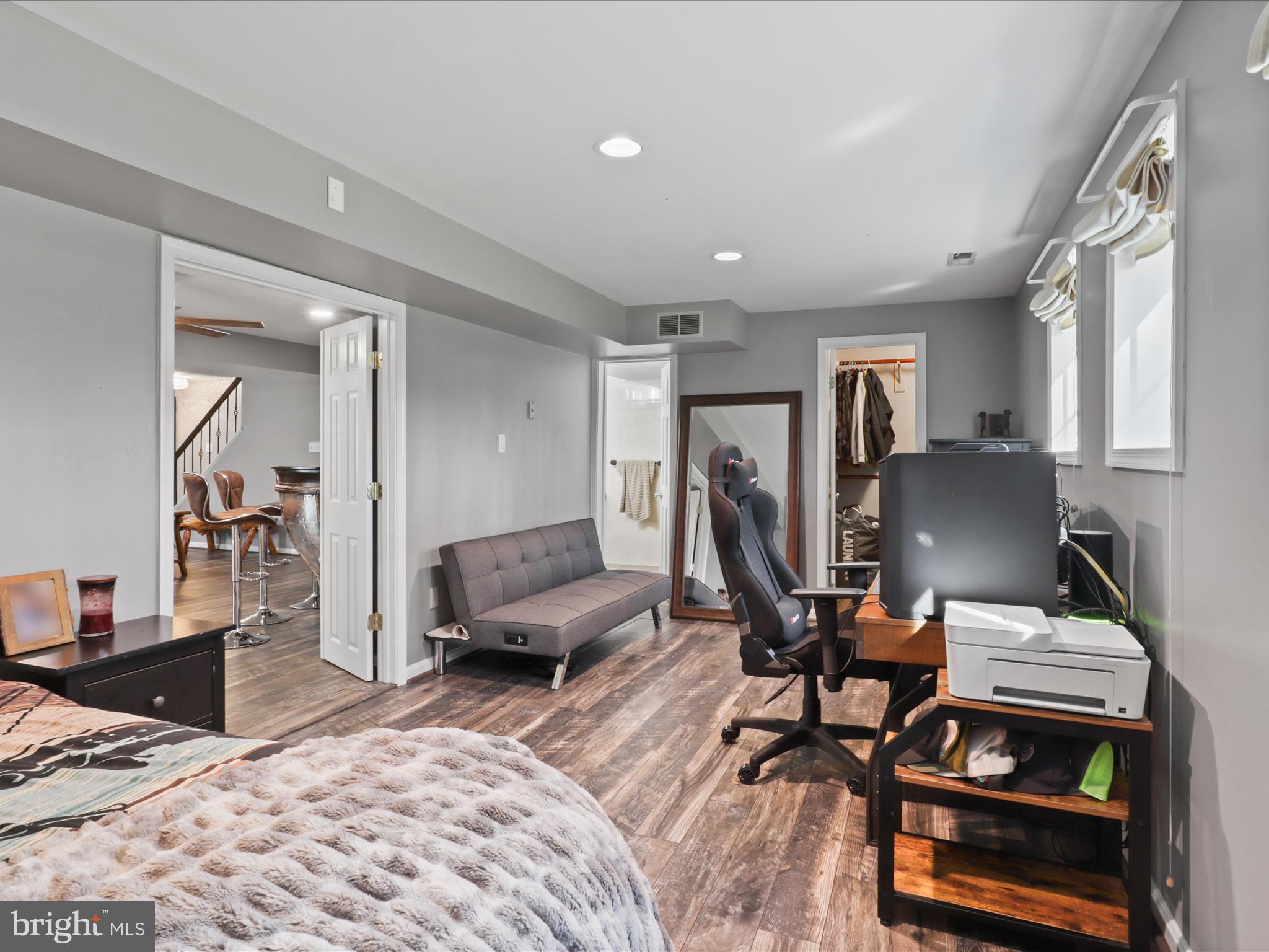 LAUREL GLEN - Residential