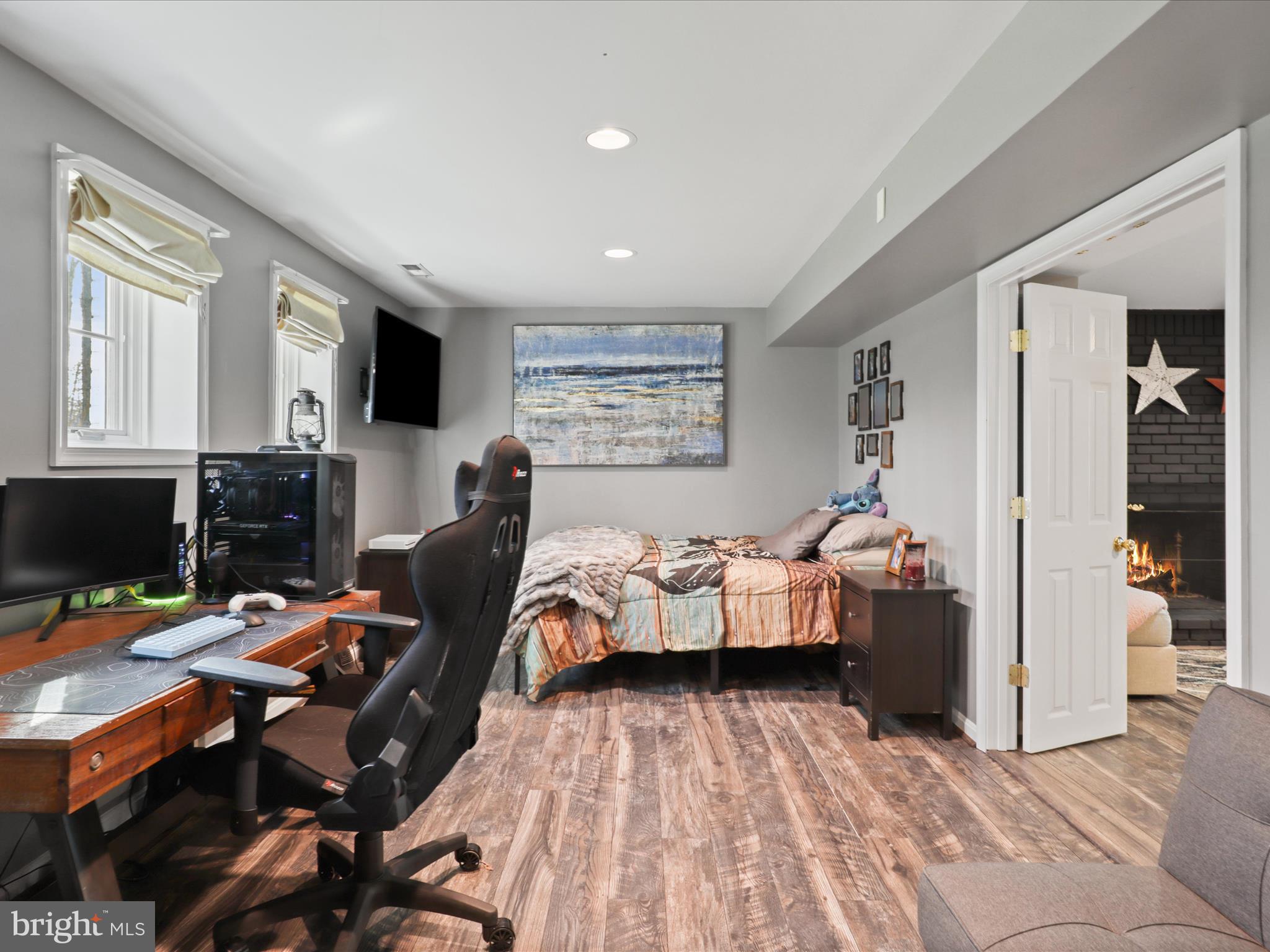 LAUREL GLEN - Residential