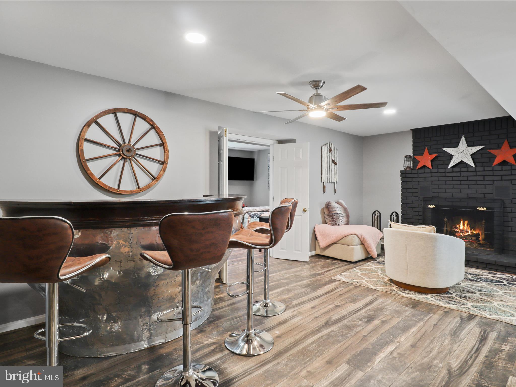 LAUREL GLEN - Residential