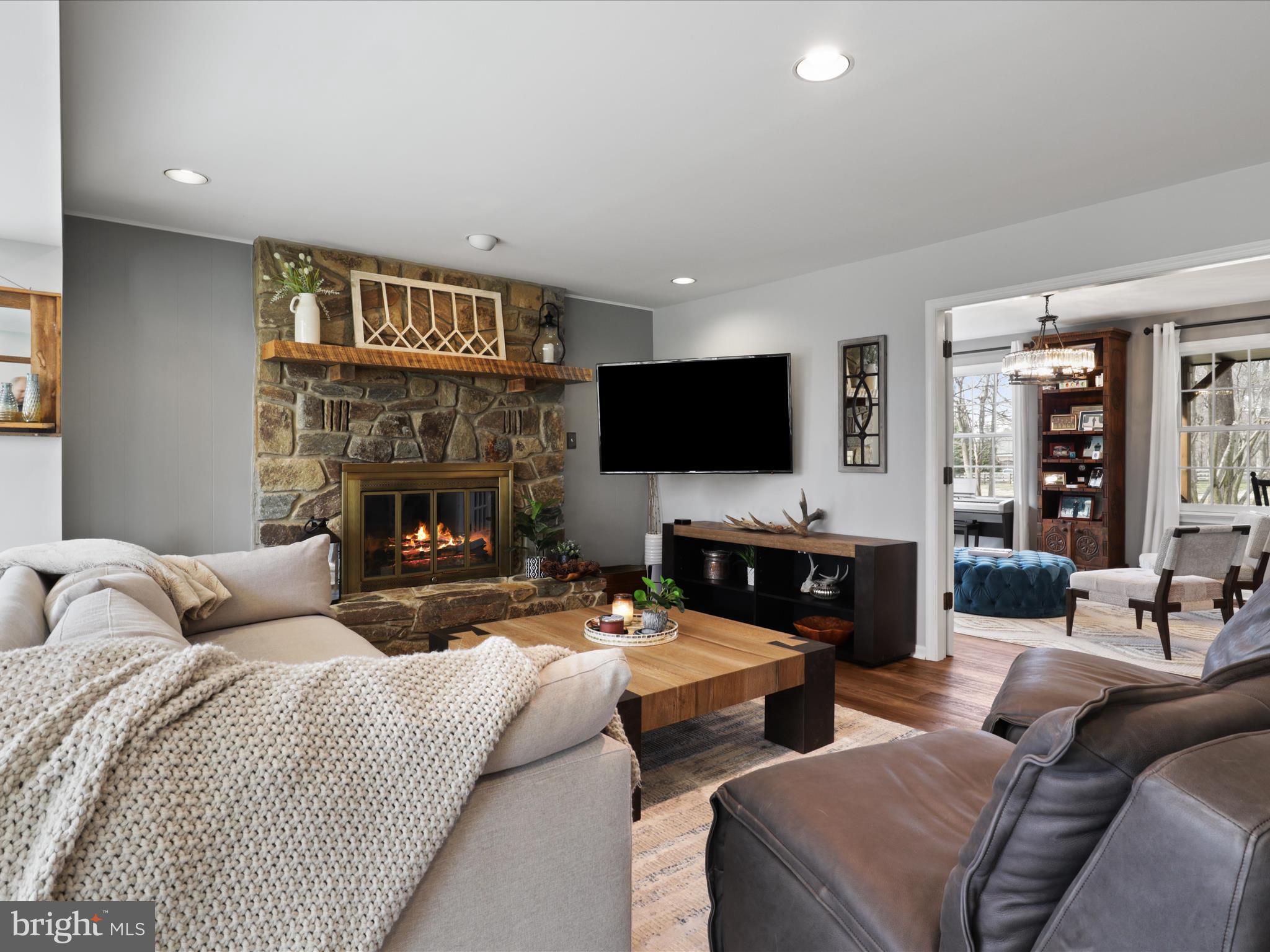 LAUREL GLEN - Residential