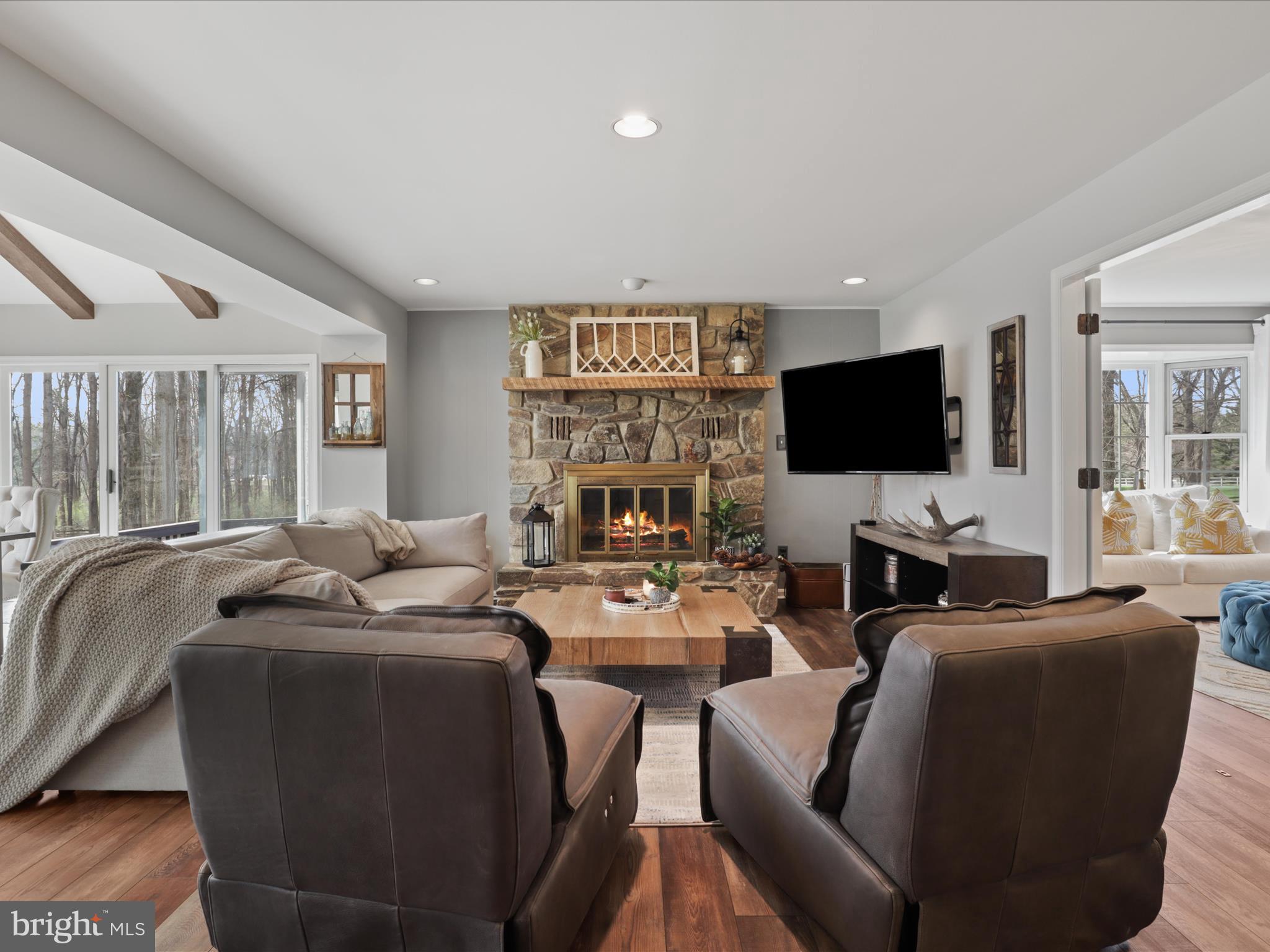 LAUREL GLEN - Residential