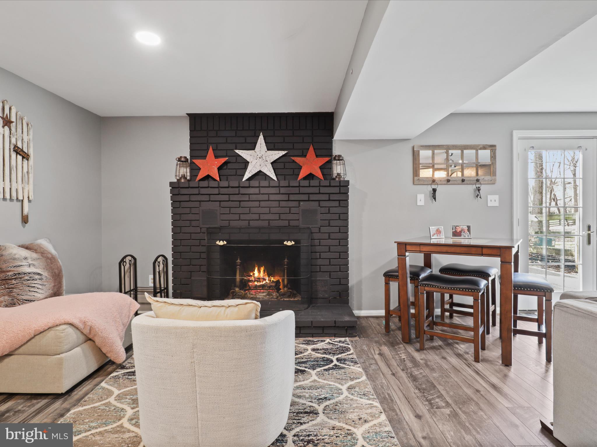 LAUREL GLEN - Residential