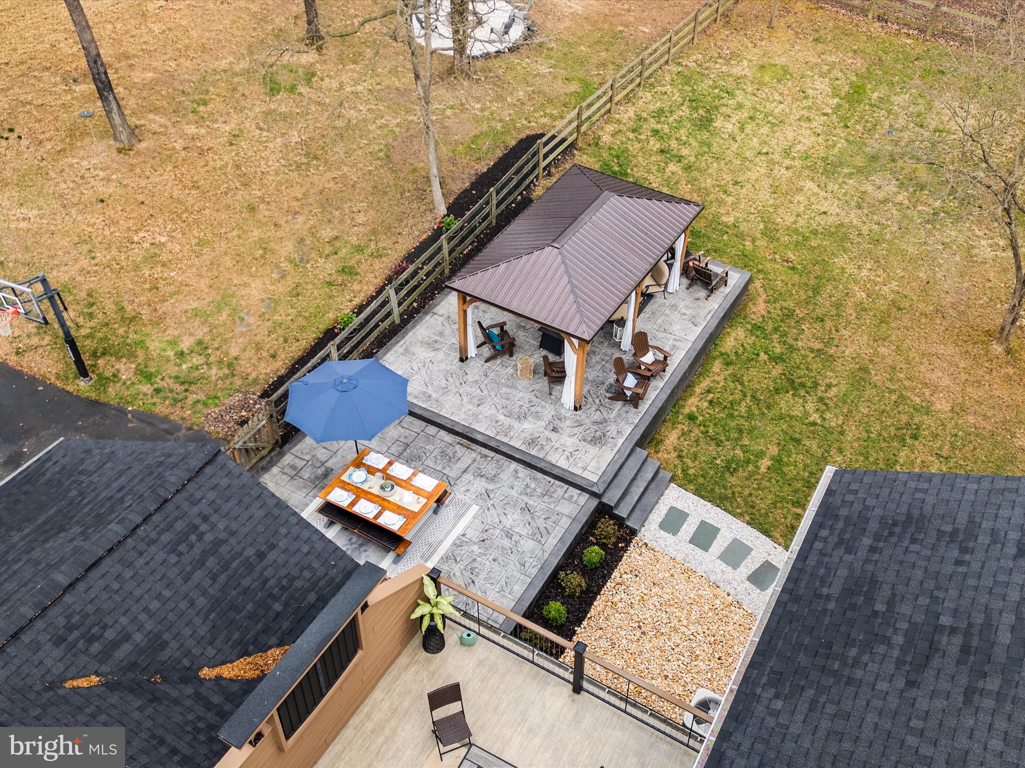 LAUREL GLEN - Residential