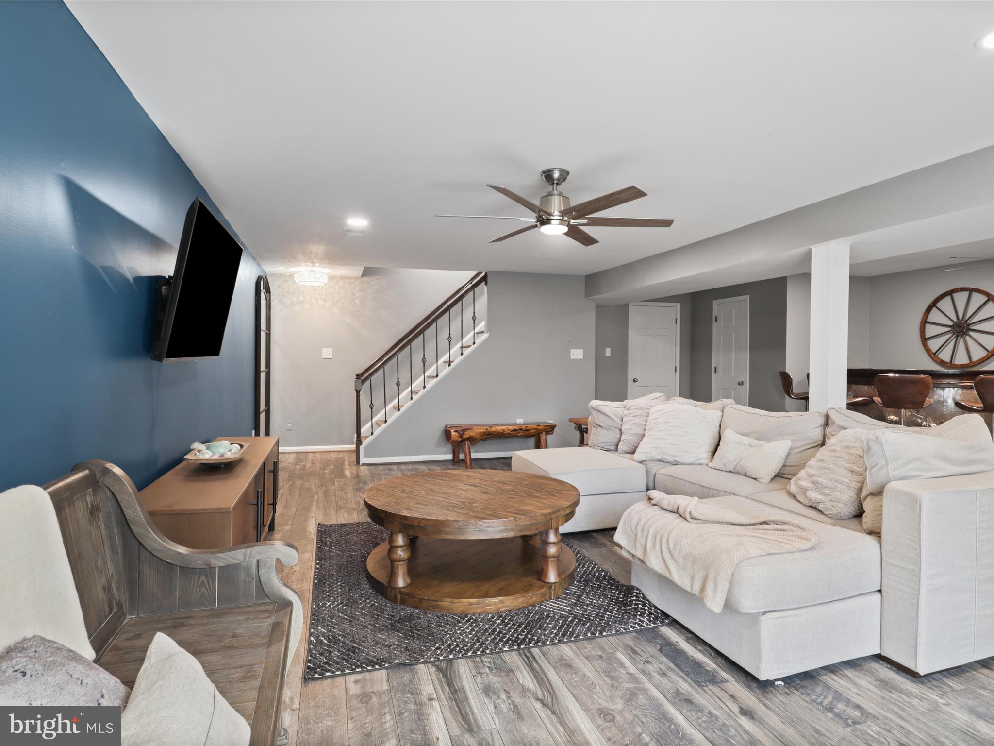 LAUREL GLEN - Residential