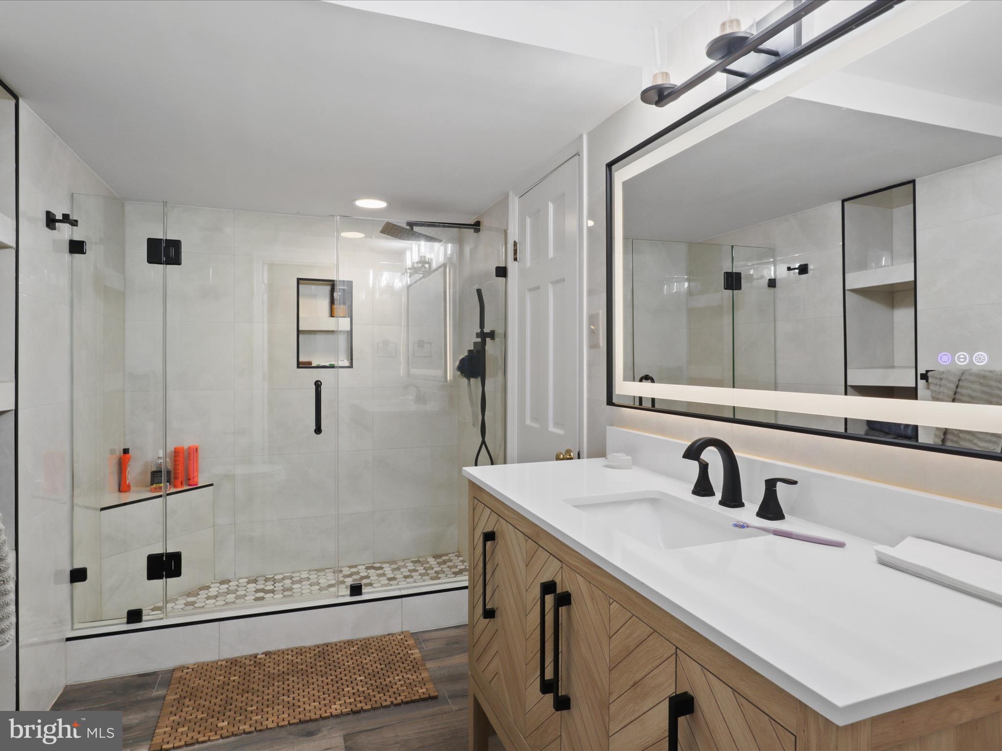 LAUREL GLEN - Residential