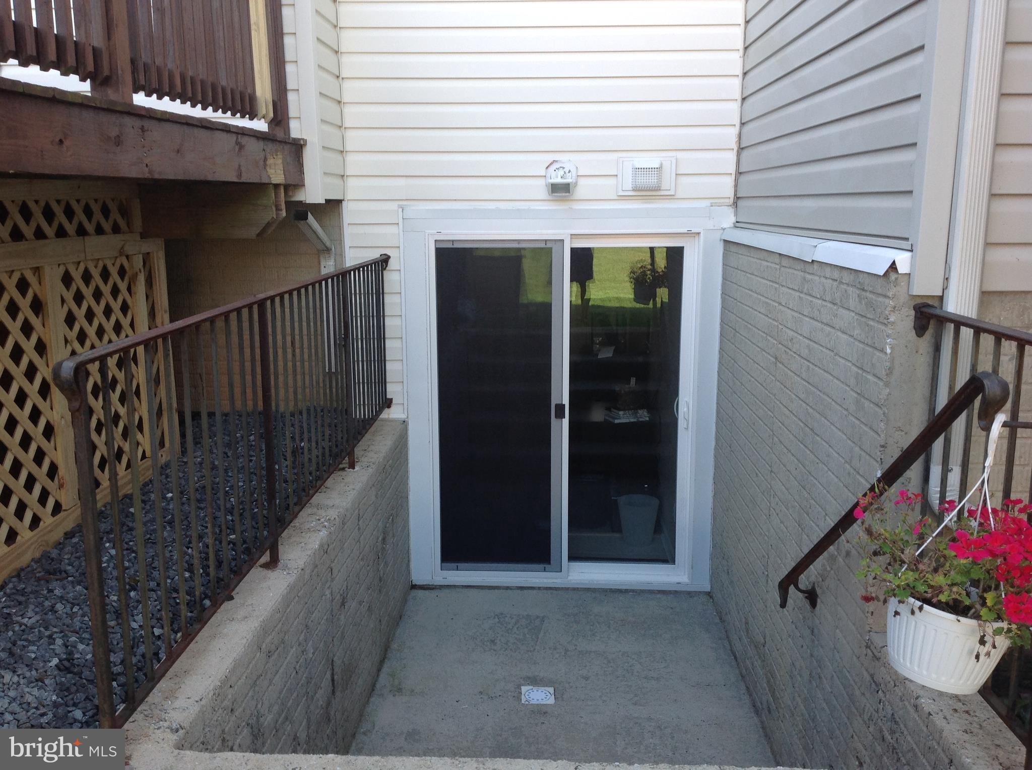 CONSTANT FRIENDSHIP - Residential