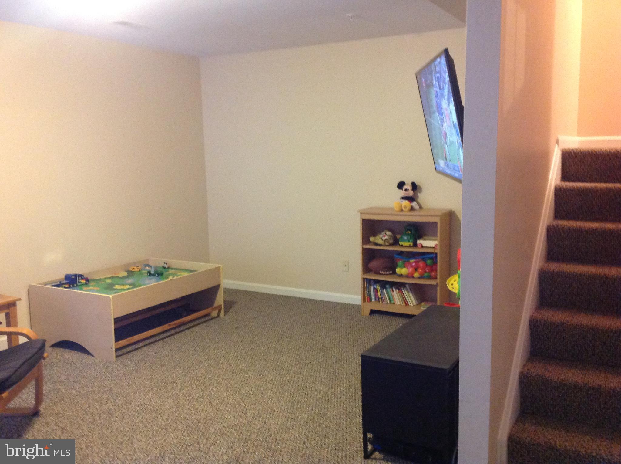 CONSTANT FRIENDSHIP - Residential