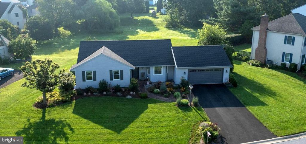 Photo of 923 Jade Avenue, LANCASTER, PA 17601 (MLS # PALA2083736)