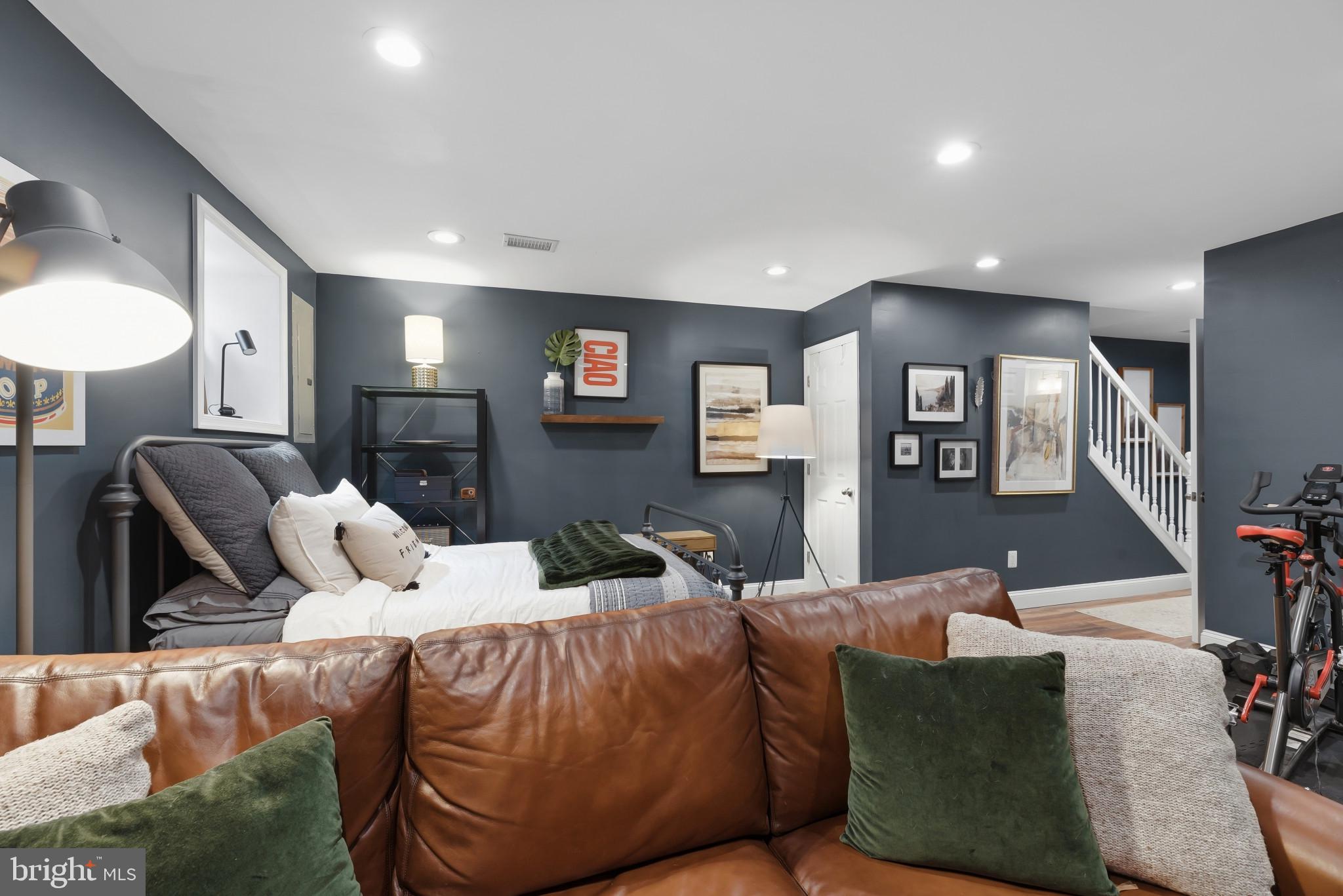 CROFTON MEADOWS - Residential