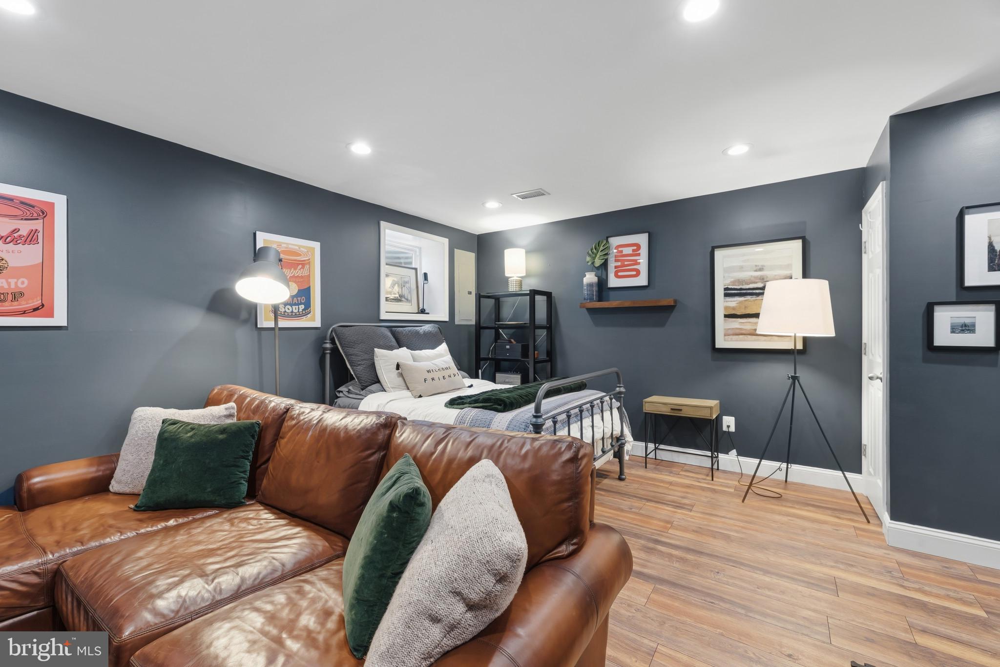 CROFTON MEADOWS - Residential