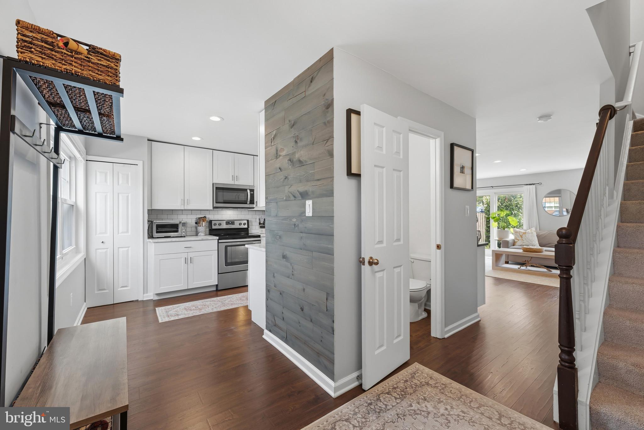 CROFTON MEADOWS - Residential