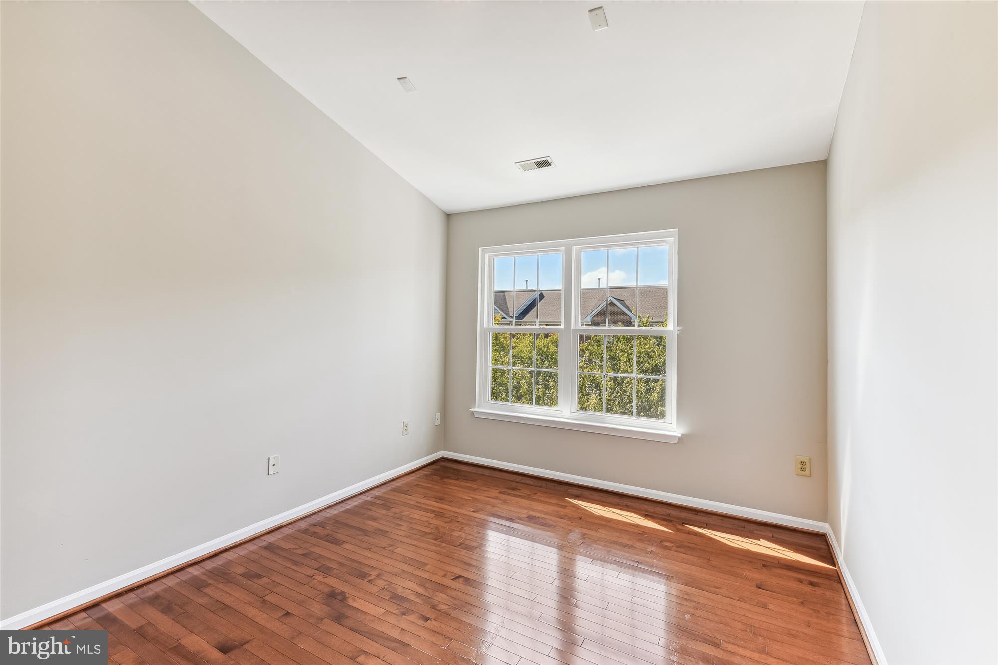 SOUTH RIVER COLONY - Residential