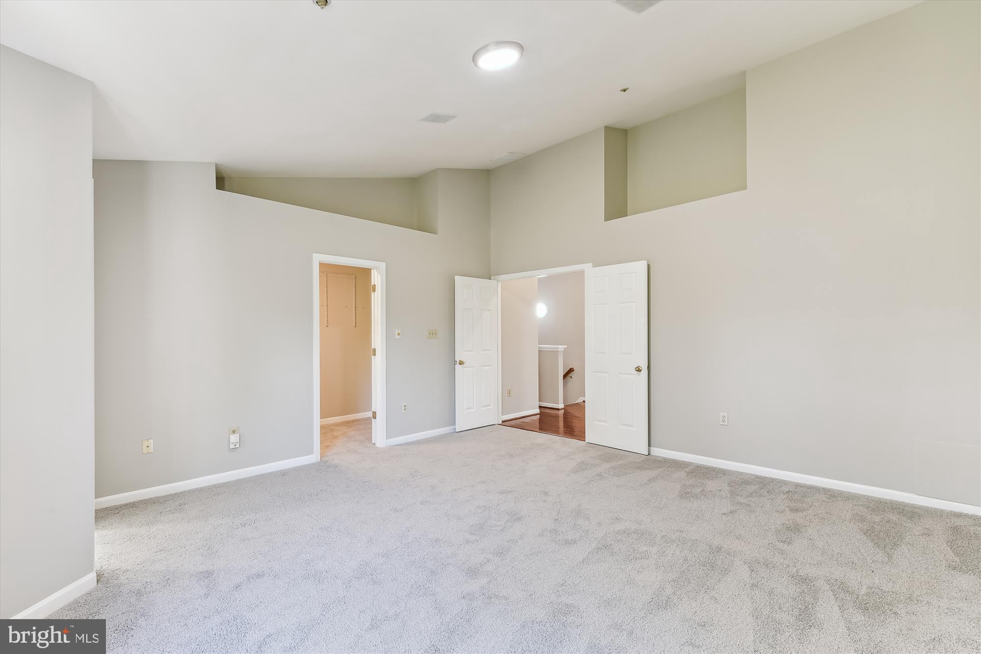 SOUTH RIVER COLONY - Residential