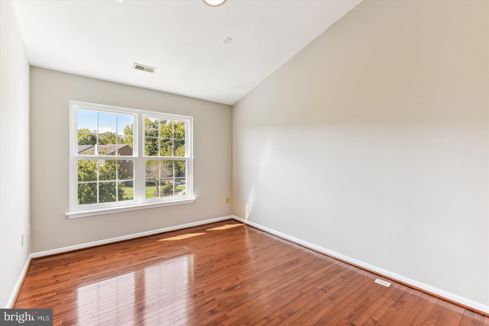 SOUTH RIVER COLONY - Residential